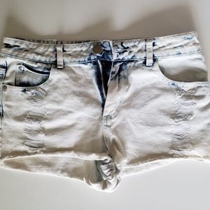 Acid wash highwasted jean shorts